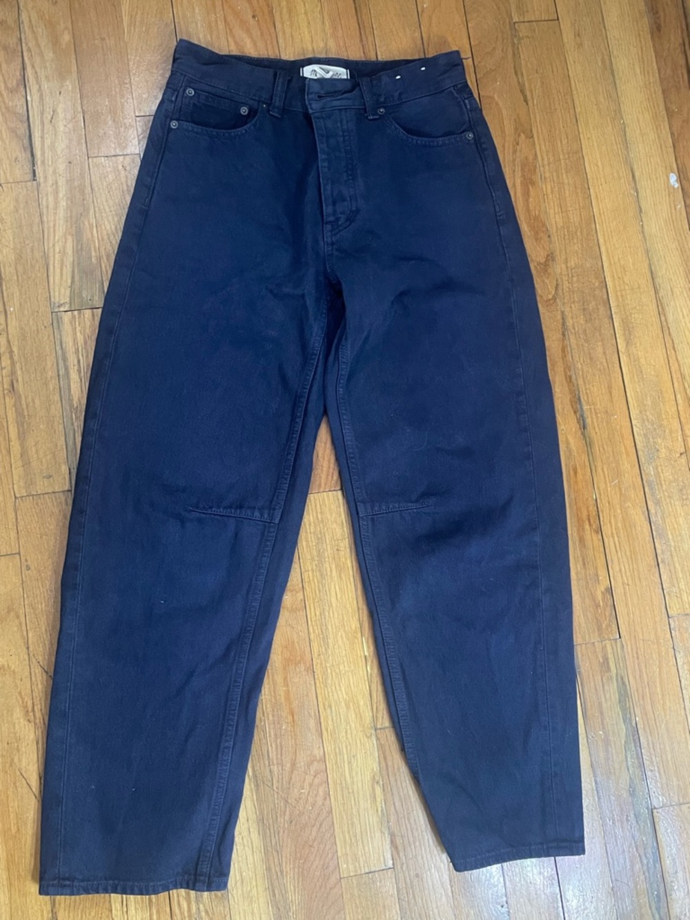 Madewell The Darted Barrel-Leg Jean in Garment-Dyed Denim Juniper Berry - Picture 4 of 5